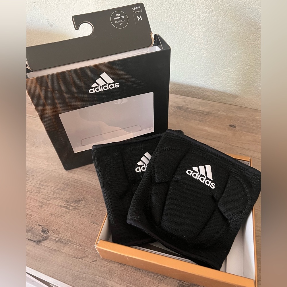 Adidas Youth/Juniors KneePads (2). Black, Size M.